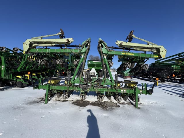 Image of John Deere 1720 equipment image 2