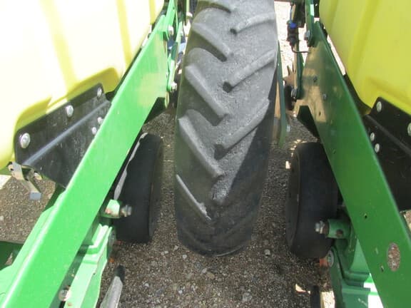 Image of John Deere 1720 equipment image 3