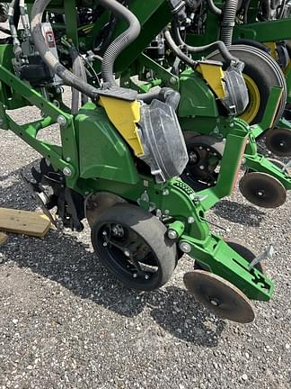 Image of John Deere 1720 equipment image 4