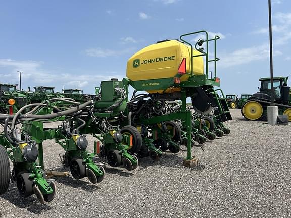 Image of John Deere 1720 equipment image 3