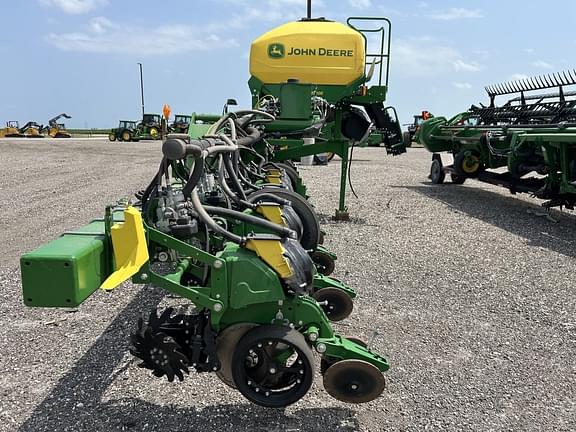 Image of John Deere 1720 equipment image 1