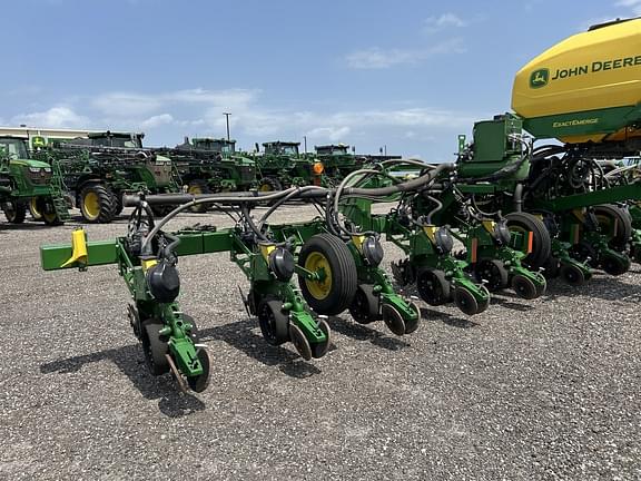 Image of John Deere 1720 equipment image 2
