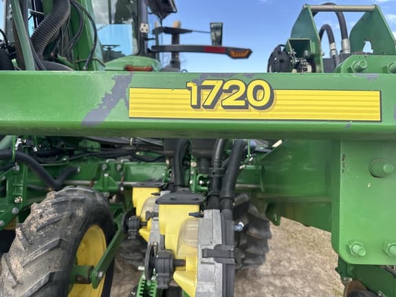 Image of John Deere 1720 equipment image 3