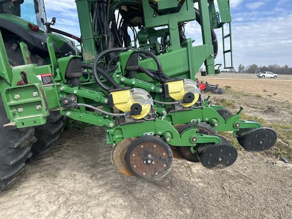 Image of John Deere 1720 equipment image 4