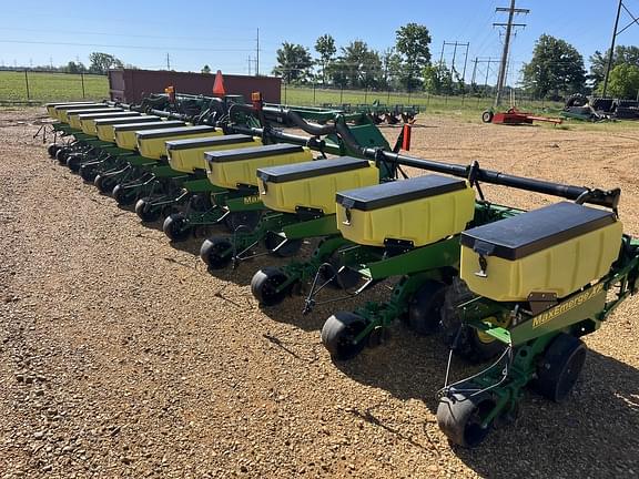 Image of John Deere 1720 equipment image 1
