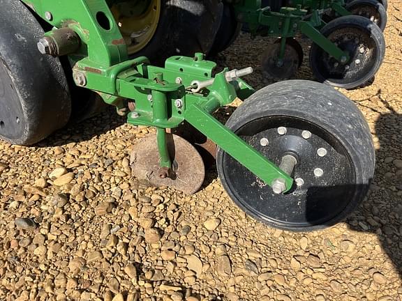 Image of John Deere 1720 equipment image 4