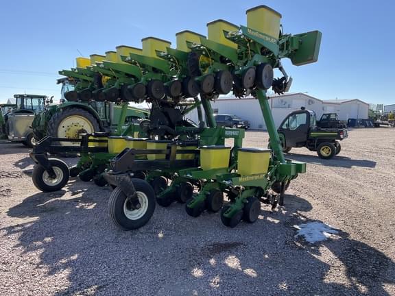 Image of John Deere 1720 equipment image 2