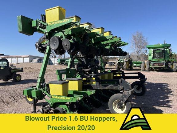 Image of John Deere 1720 equipment image 1