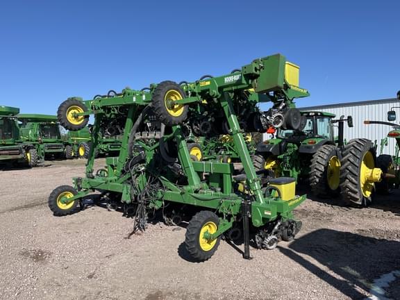 Image of John Deere 1720 equipment image 3