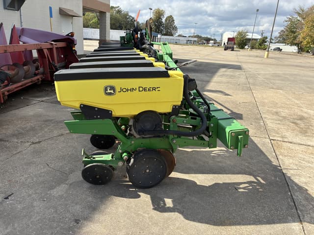 Image of John Deere 1725 equipment image 4