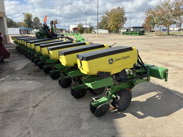 Image of John Deere 1725 equipment image 3