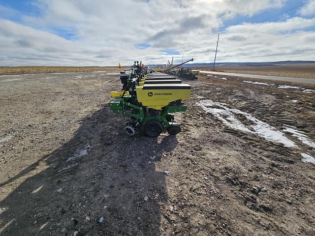 Image of John Deere 1725 equipment image 4