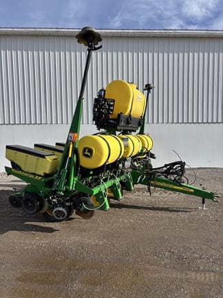 2014 John Deere 1750 Equipment Image0