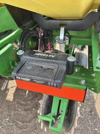 Image of John Deere 1750 equipment image 4