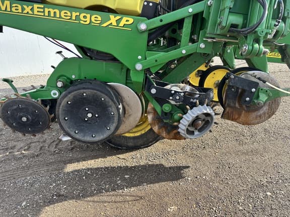 Image of John Deere 1750 equipment image 4