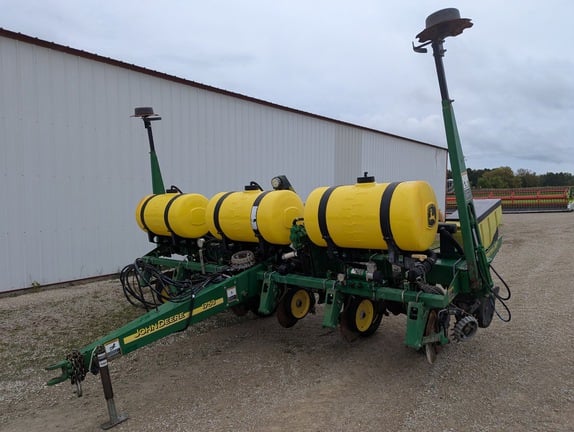 2014 John Deere 1750 Equipment Image0