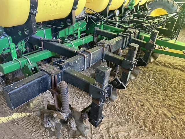 Image of John Deere 1750 equipment image 1