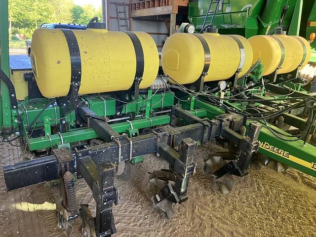 Image of John Deere 1750 equipment image 2