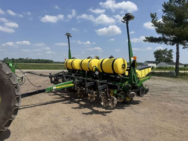 Image of John Deere 1750 equipment image 1