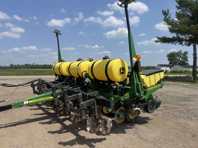 Image of John Deere 1750 equipment image 2