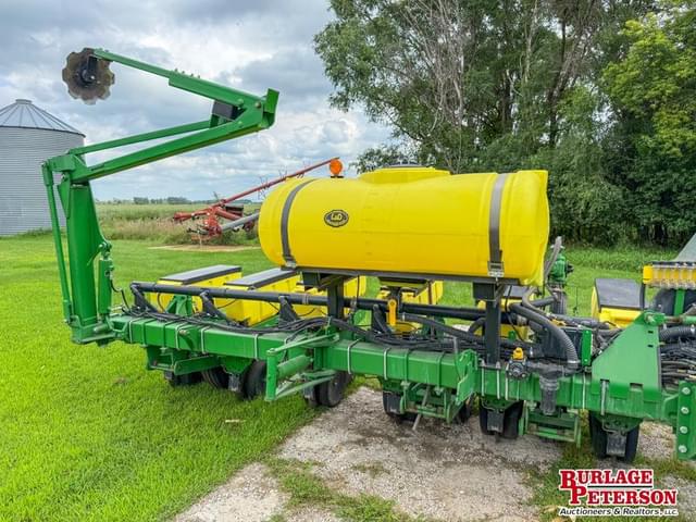 Image of John Deere 1760 equipment image 2