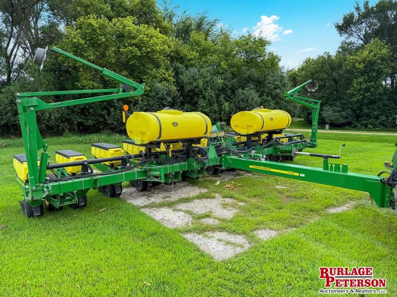 2014 John Deere 1760 Equipment Image0