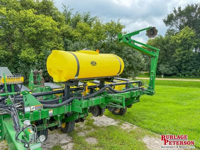 Image of John Deere 1760 equipment image 3
