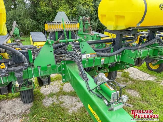 Image of John Deere 1760 equipment image 4