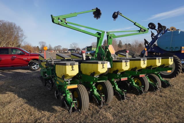 Image of John Deere 1760 equipment image 3