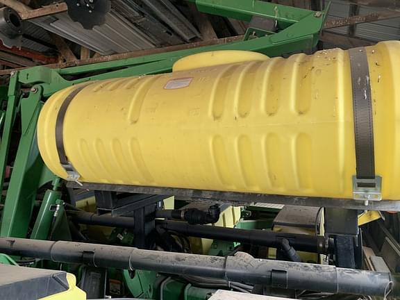 Image of John Deere 1760 equipment image 3