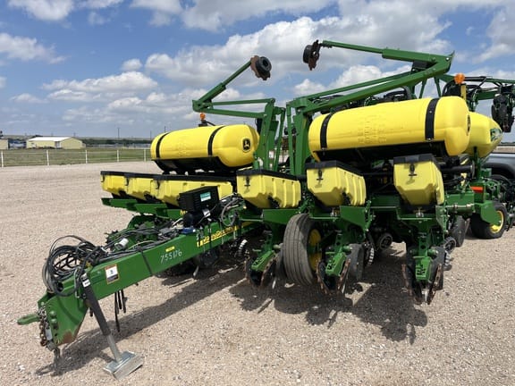2014 John Deere 1760 Equipment Image0