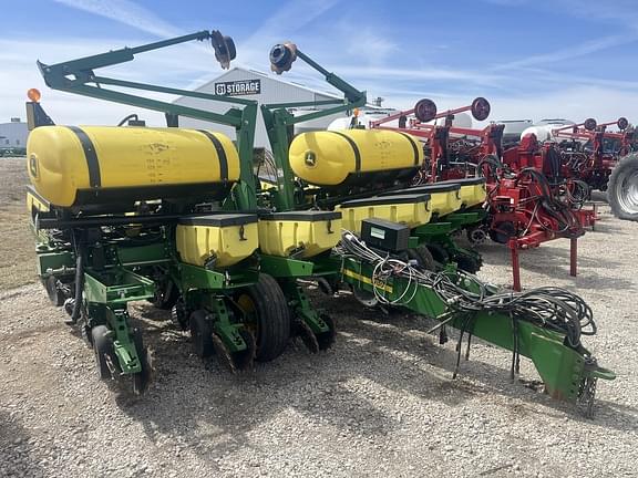 Image of John Deere 1760 equipment image 1