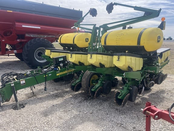 2014 John Deere 1760 Equipment Image0
