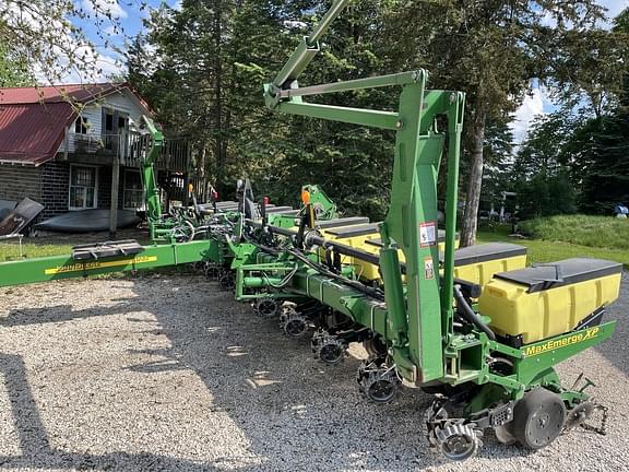 Image of John Deere 1760 equipment image 2