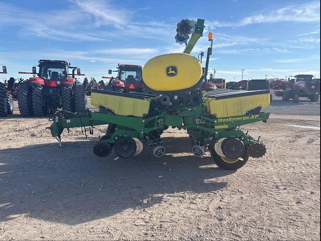 Image of John Deere 1760 equipment image 3