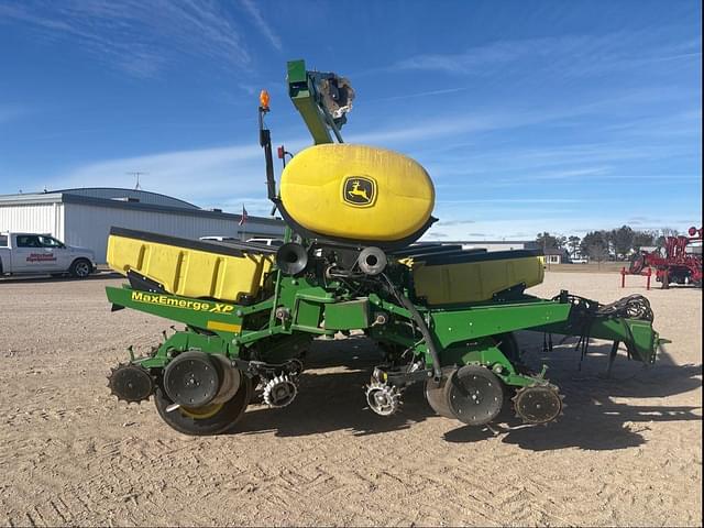 Image of John Deere 1760 equipment image 2