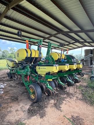 Image of John Deere 1765 Primary image