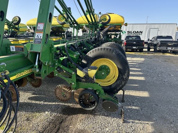 Image of John Deere 1770 equipment image 3