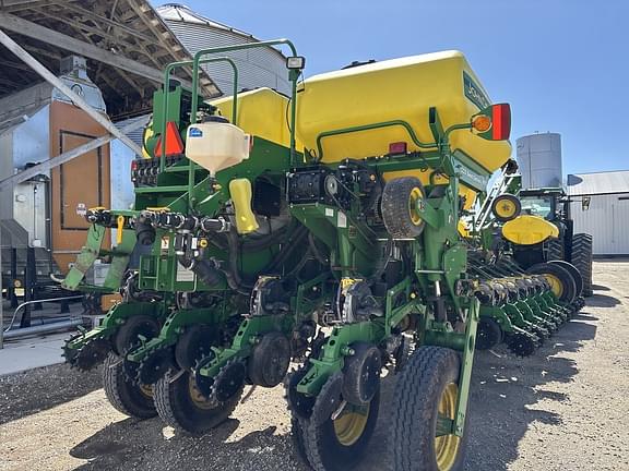 Image of John Deere 1770 equipment image 3