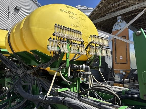 Image of John Deere 1770 equipment image 4