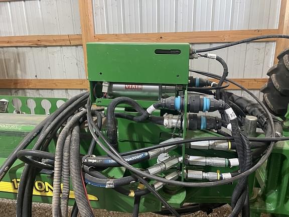 Image of John Deere 1770 equipment image 1