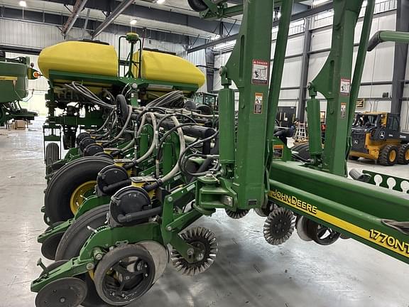 Image of John Deere 1770 equipment image 1