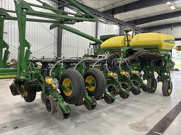 Image of John Deere 1770 Primary image