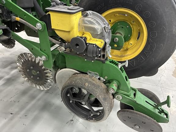 Image of John Deere 1770 equipment image 4