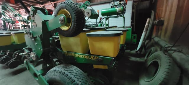 Image of John Deere 1770 equipment image 4