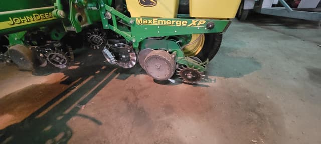 Image of John Deere 1770 equipment image 1