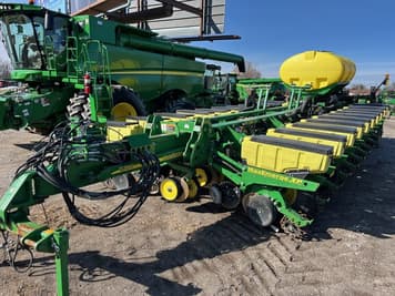 Main image John Deere 1770