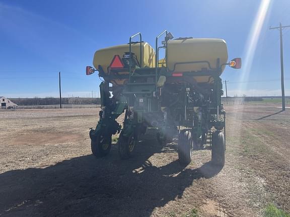 Image of John Deere 1770 equipment image 3