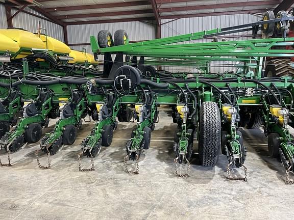 Image of John Deere 1770 equipment image 4