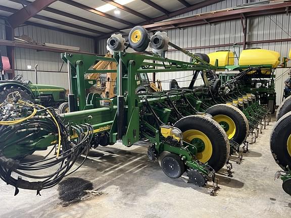 Image of John Deere 1770 equipment image 2